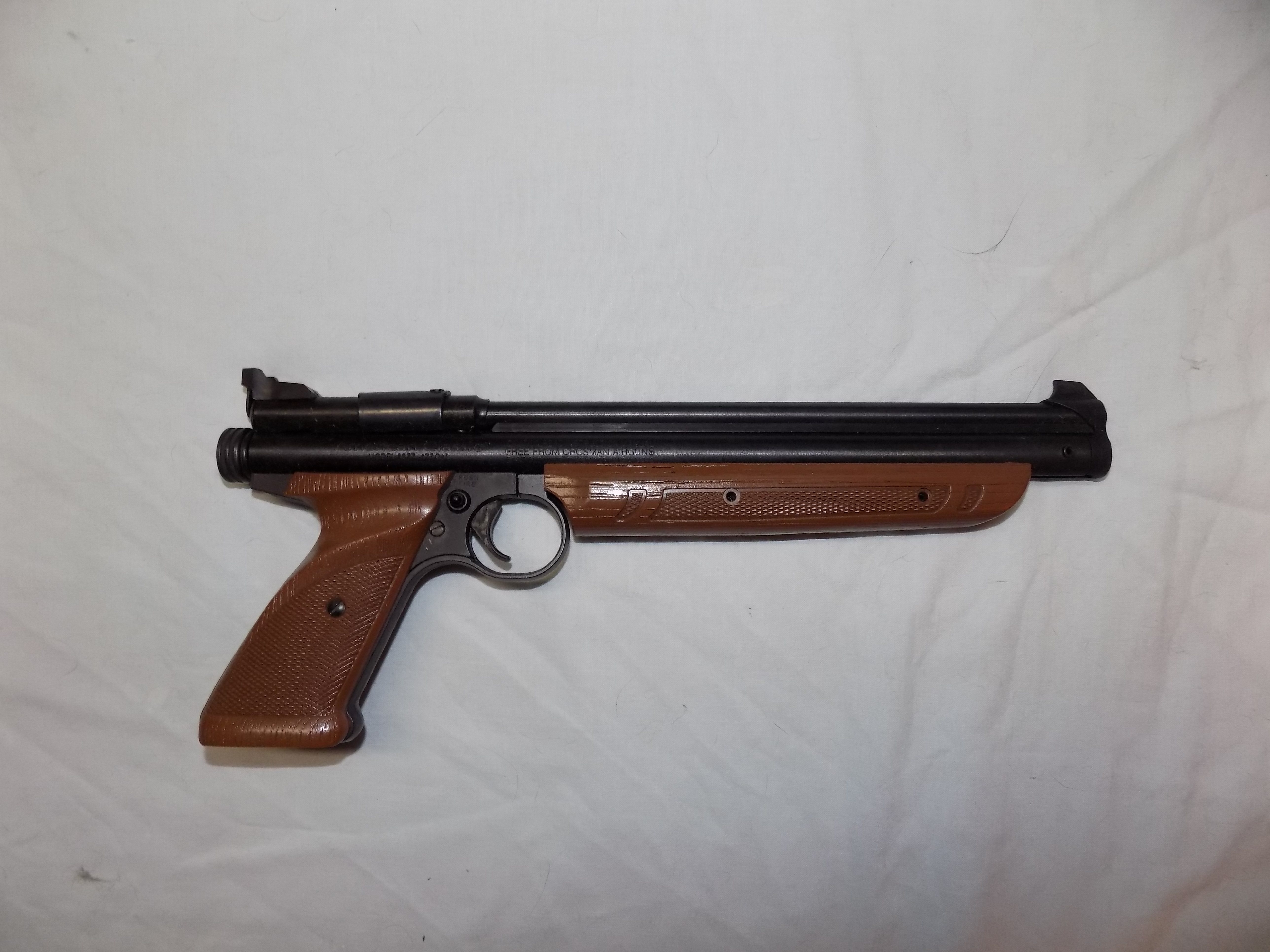 Crossman 1377 air pistol.JPG
