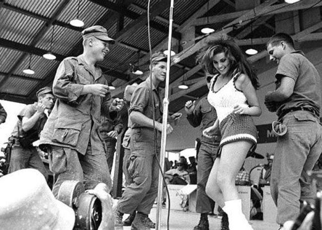 historical_photos_take_us_back_in_time_640_28.jpg
