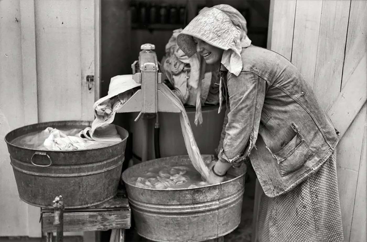 washing-machines-vintage-photos-small-4247530929.jpg