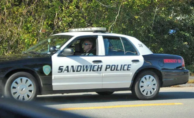 theres-a-town-in-massachusetts-called-sandwich-and-their-v0-03b6gx1l2p871.webp